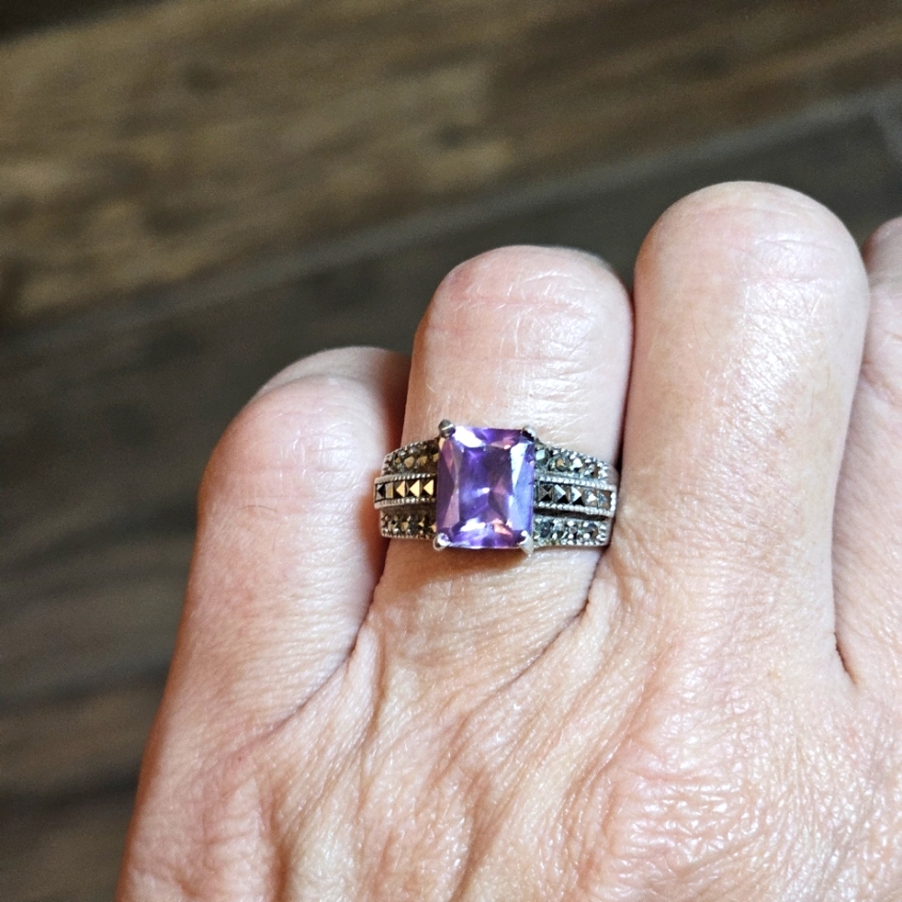 Vintage Sterling 925 ring with purple stone